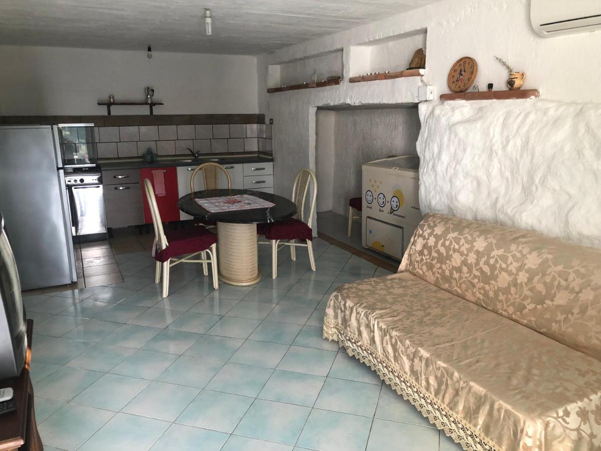 Sarrala Apartment Tertenìa Екстериор снимка